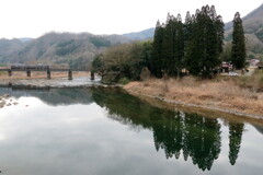 高梁川を渡る