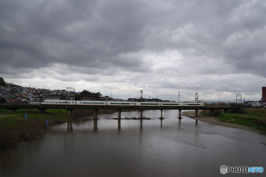 近鉄大阪線　大和川橋梁（サブタイトル「いつも曇天」）