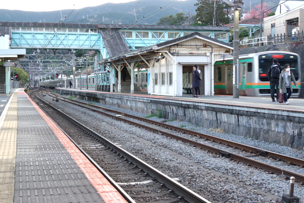 古い跨線橋のある駅