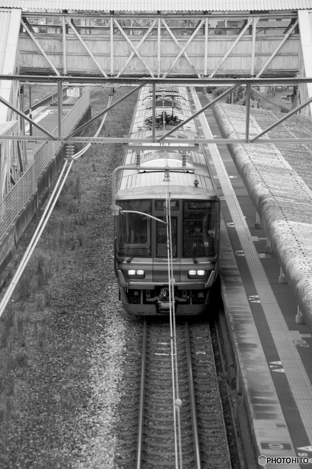 古い跨線橋のある駅