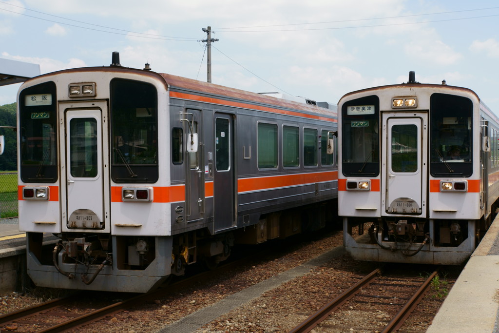 名松線家城駅「キハ１１並び」