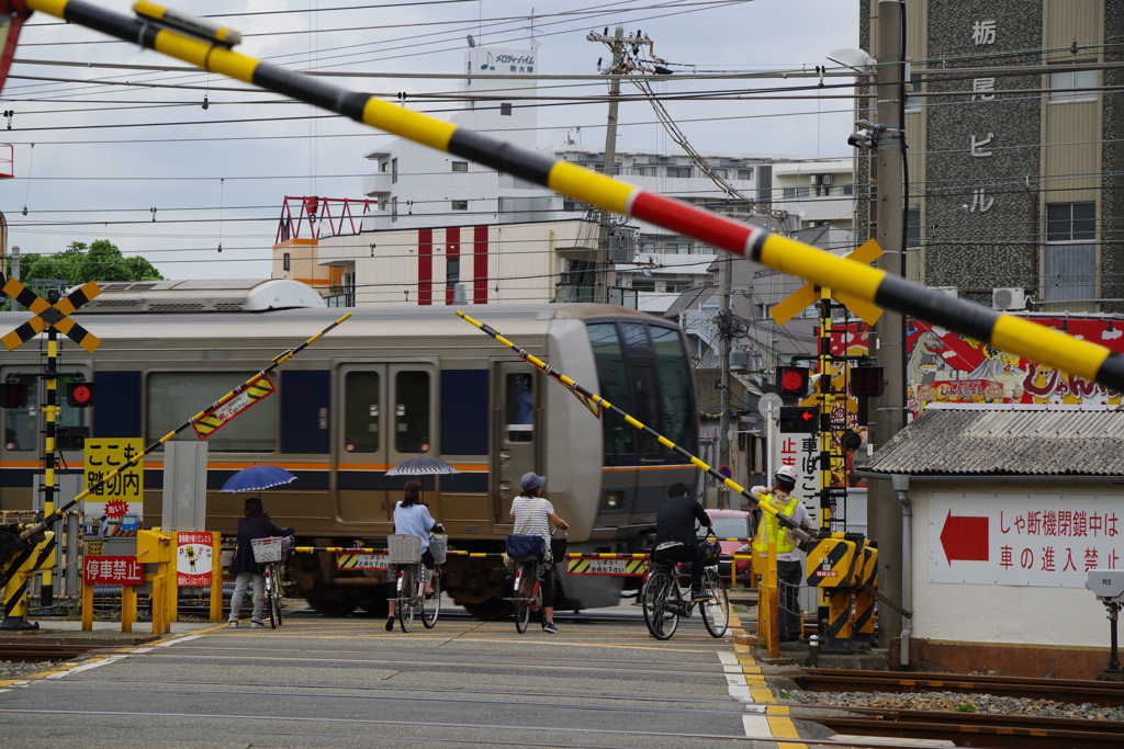 踏切の風景「開かず」