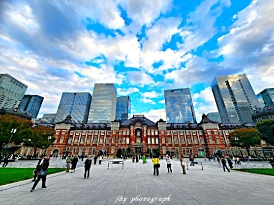 広角で撮った東京駅