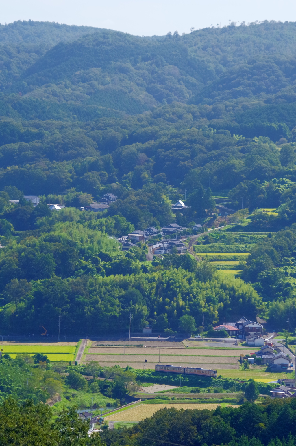 里山俯瞰　鉄道風景