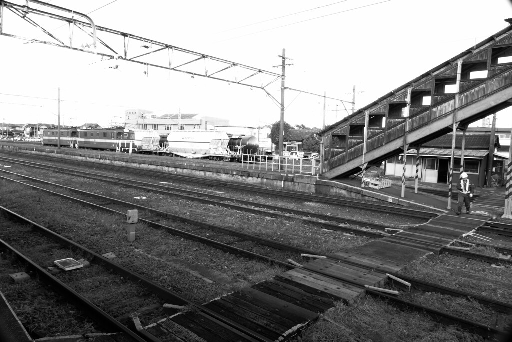 昭和の残像　跨線橋と機関車