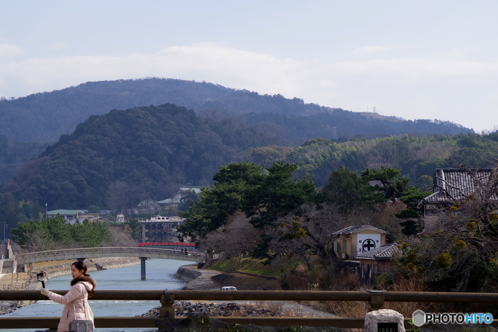 宇治橋の上で