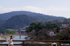 宇治橋の上で