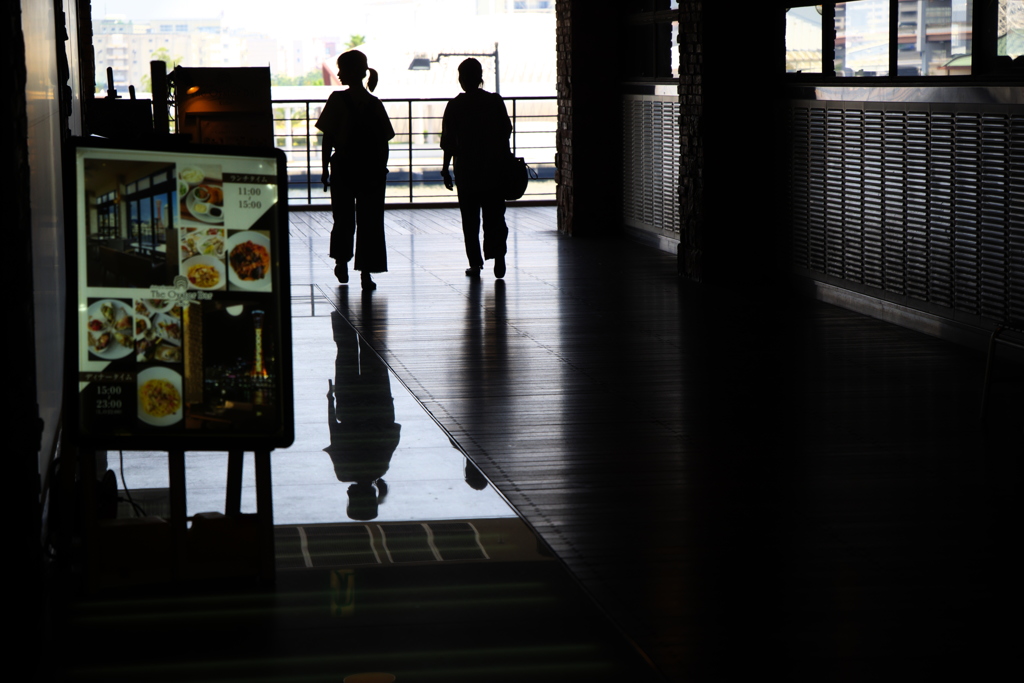 神戸ﾊｰﾊﾞｰﾗﾝﾄﾞ「海へ」
