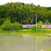 田植と鉄道の風景
