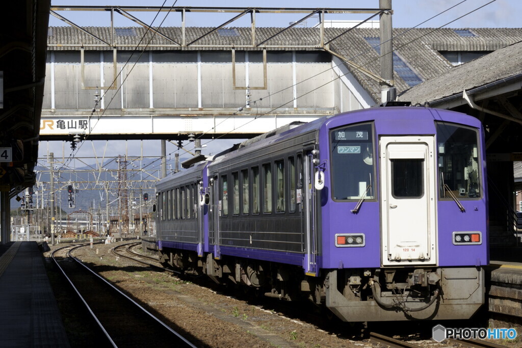 亀山駅にて