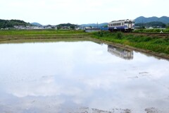 もうすぐ田植・・キハ４０が行く
