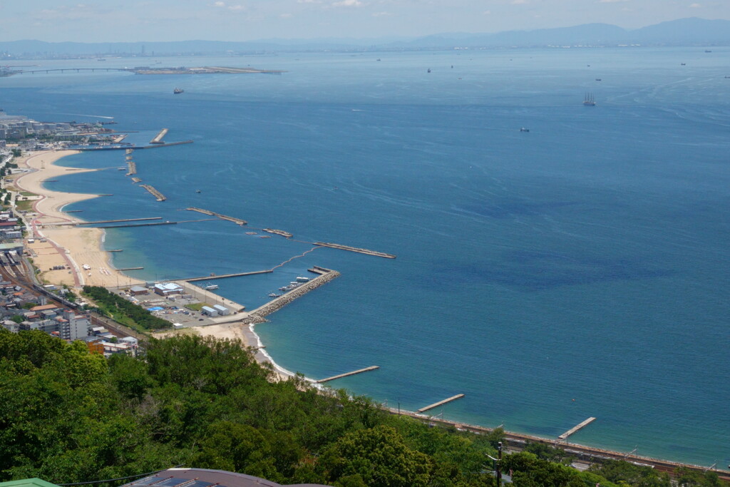 神戸空港と大阪を望む