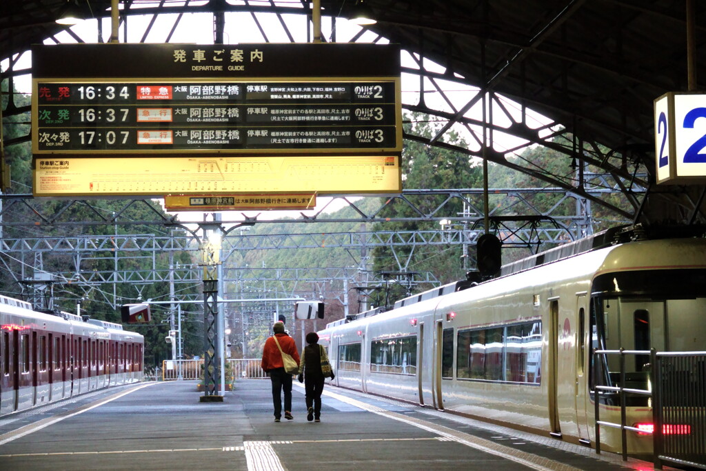 パタパタ表示板の残る駅