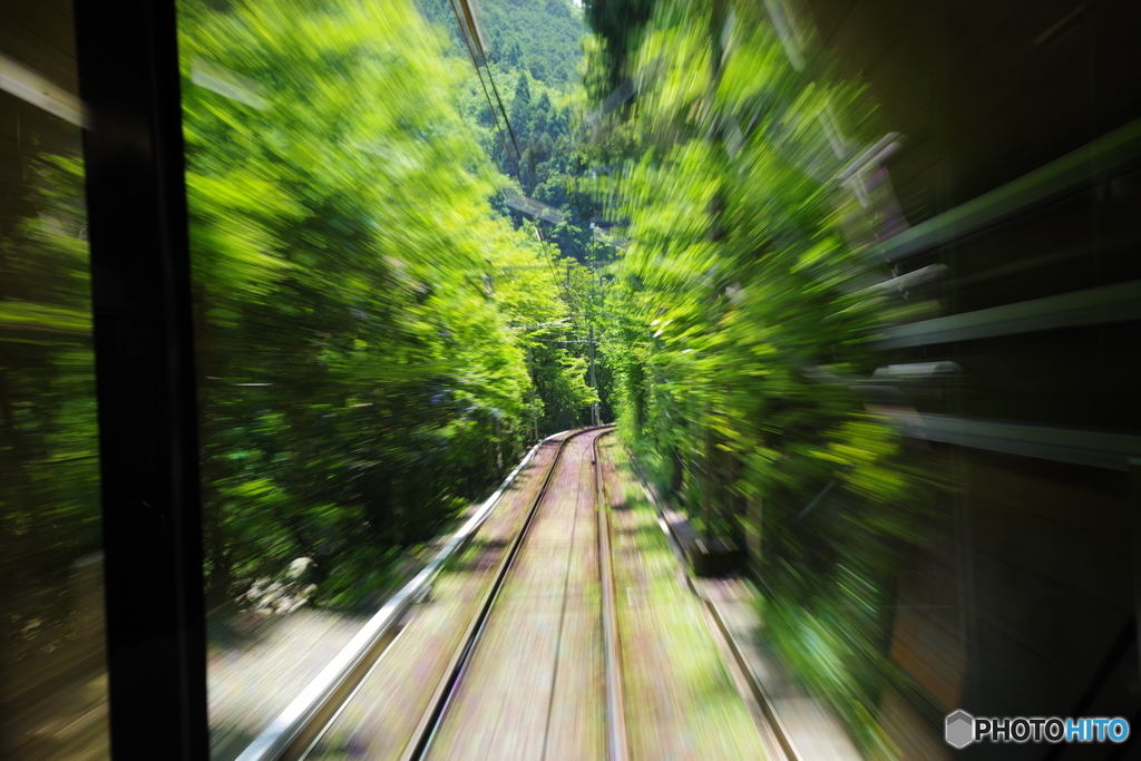 先へ・・（トンネルを抜けて）