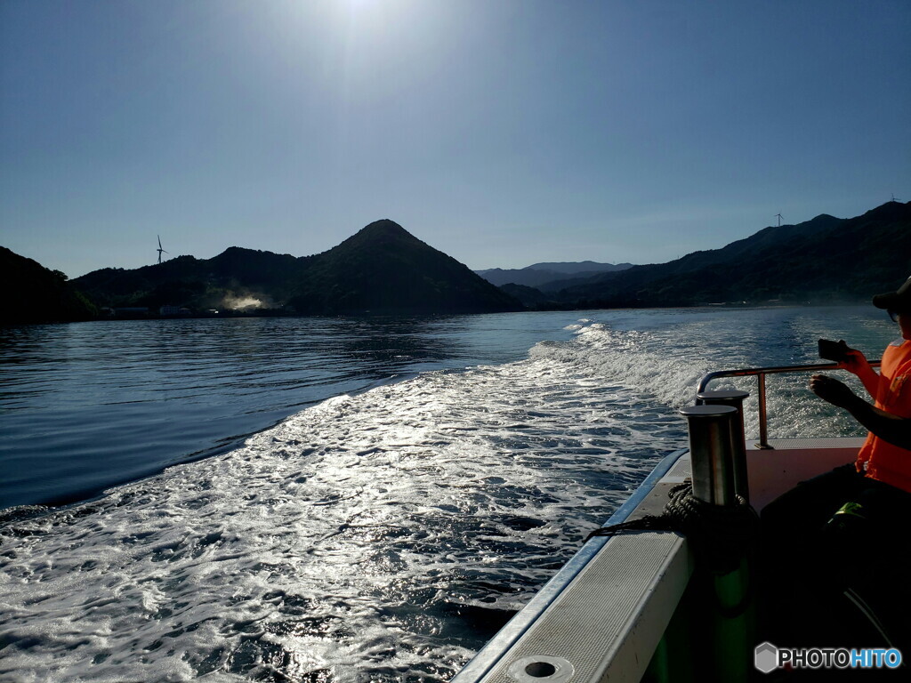 釣り堀に向かう渡船にて