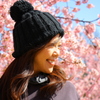 満開の河津桜とほほ笑む女性②