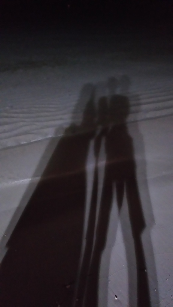夜の砂浜の二人 in Guam