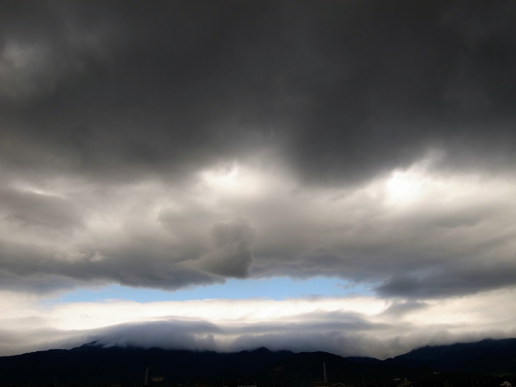 明日は雨