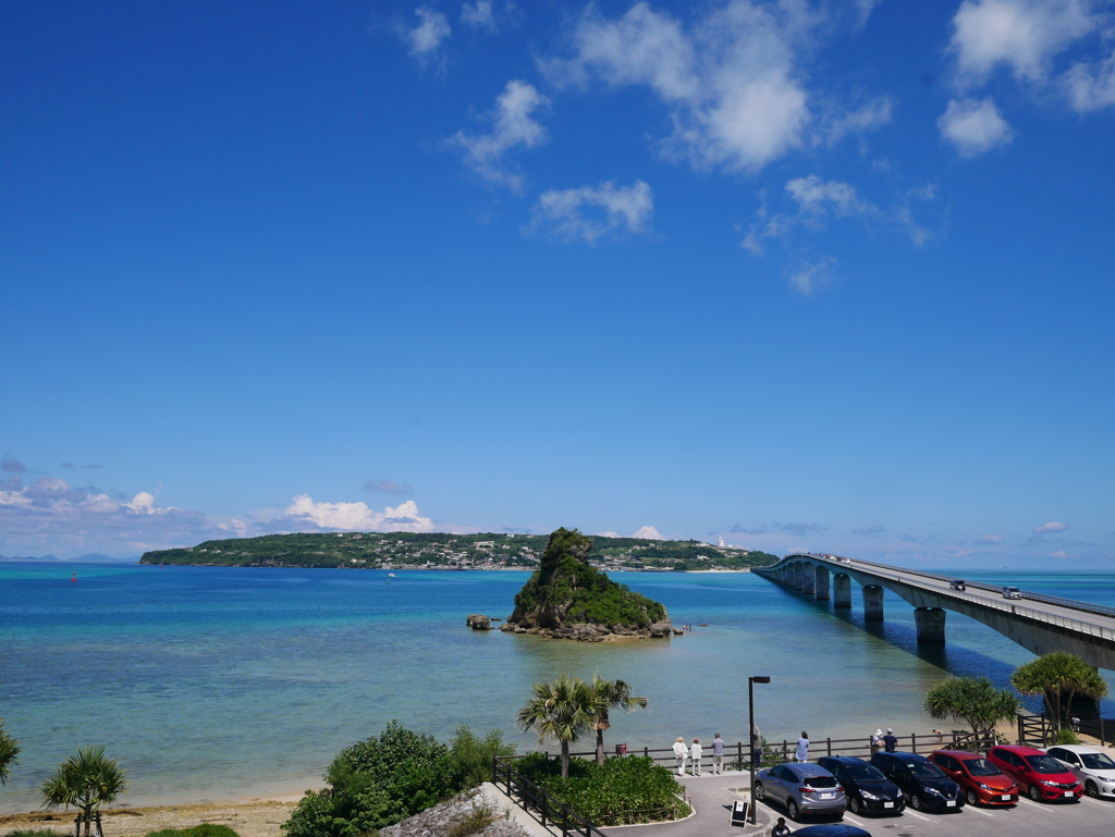 沖縄の海と古宇利大橋