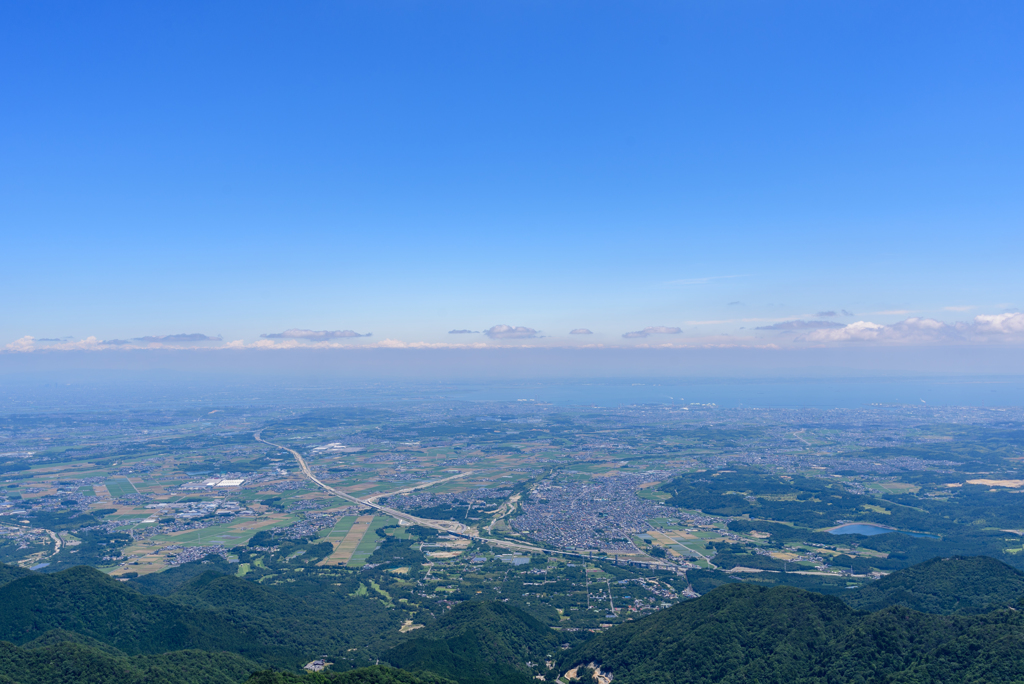 透き通る青い空