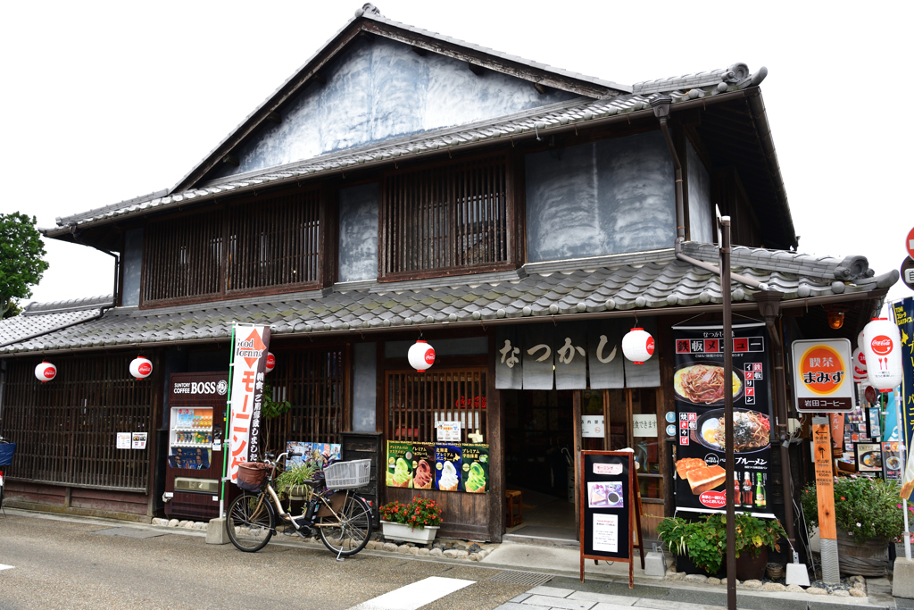 日本家屋と電動自転車