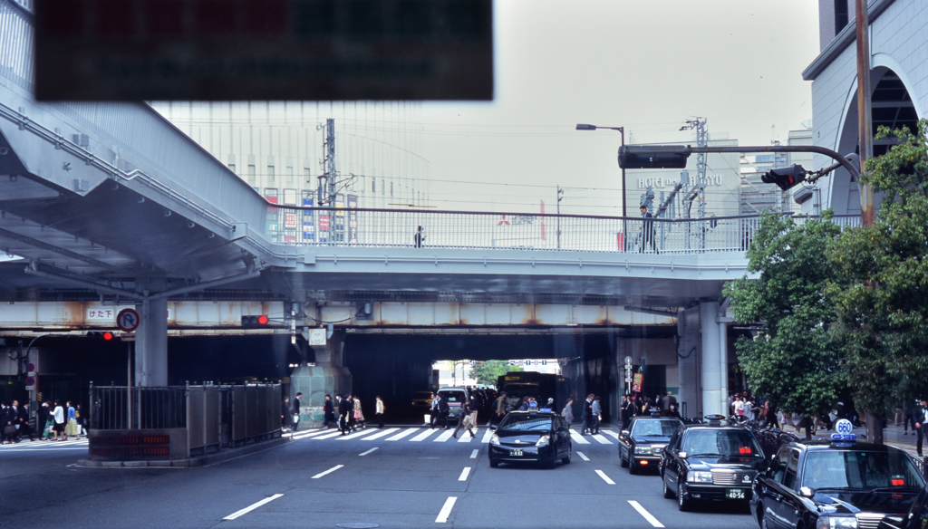 大阪駅を後に