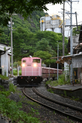 ピンク色の機関車①