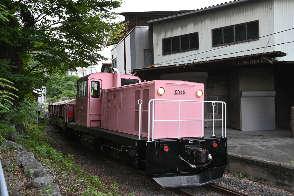 ピンク色の機関車②