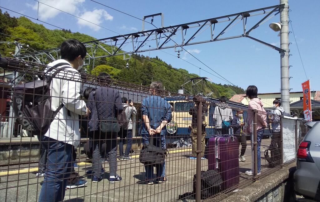 横川駅は大騒ぎ