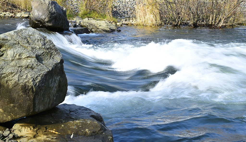 水量多い豊平川