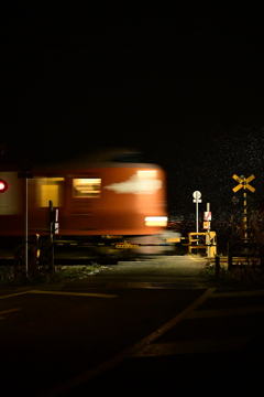 闇の中のオレンジ