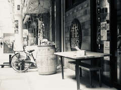 静寂すぎるアーケード街