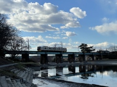 空が蒼すぎる朝