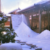 田舎寺の冬雪