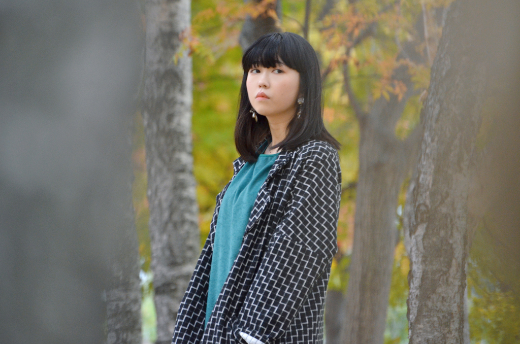 秋の女性