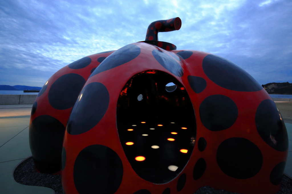 直島 yayoi kusama