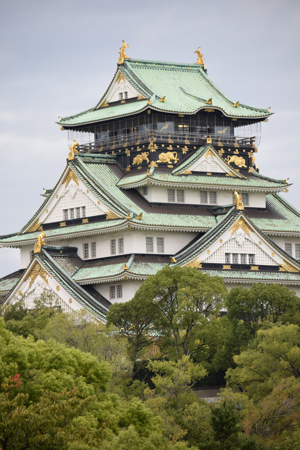 曇天の大阪城