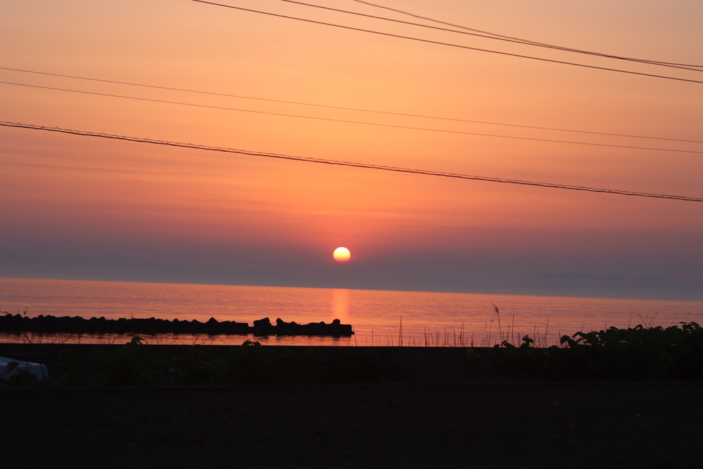 無人駅からの夕陽