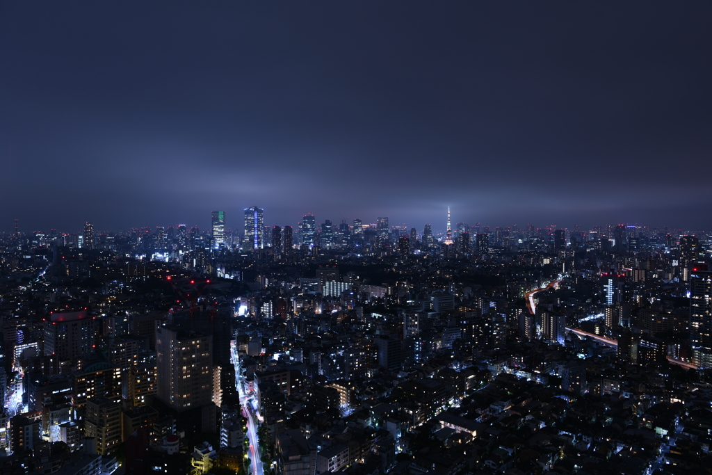 雲の下の東京