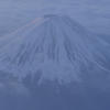 雲より高い静かな富士山