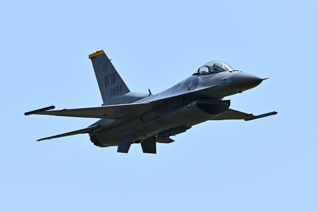 F-16 ファイティングファルコン