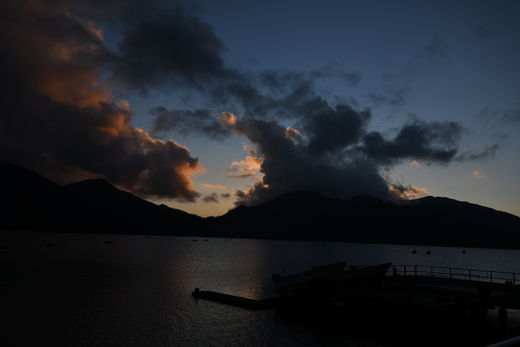 中禅寺湖の夕景