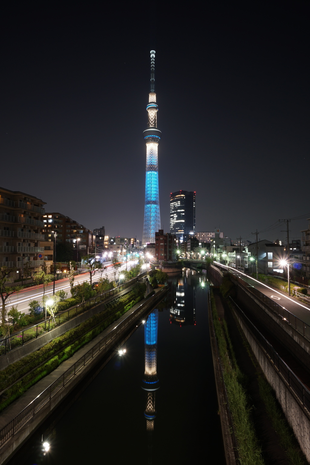 青い尖塔