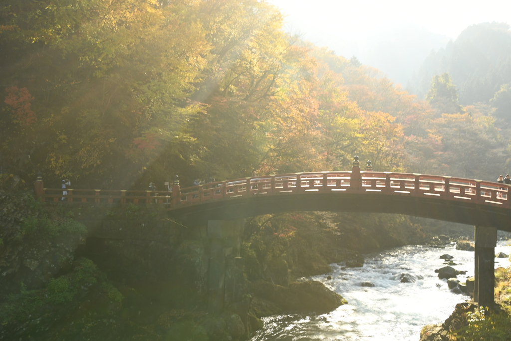 光と神橋