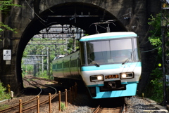 山中渓を行く「くろしお」