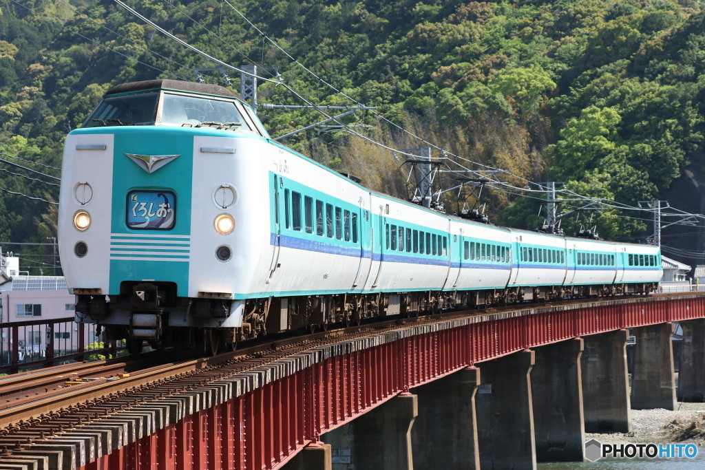 381系　特急くろしお　古座川を渡る