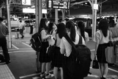 帰宅のプラットホーム