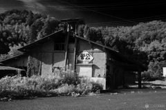 農業小屋とホーロー看板