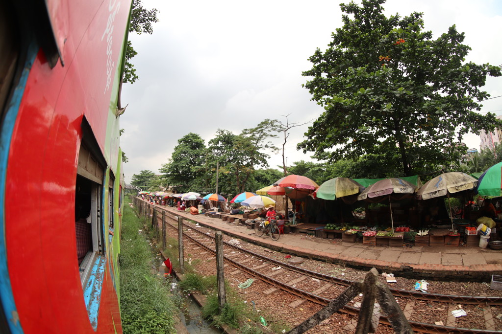 ヤンゴン鉄道環状線　ミャンマー