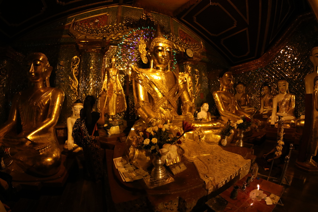 ミャンマー　シュエダゴンパゴダ　 Shwedagon Pagoda
